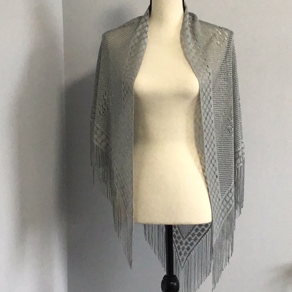Amazing Delicate Gray Triangular Party Wrap - Picture 8 of 12